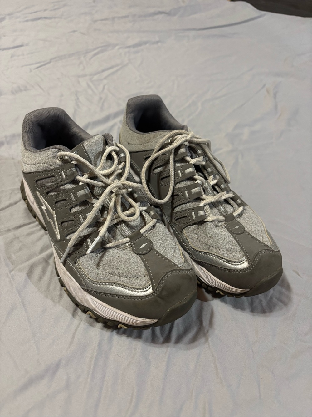 Avia Women's Gray and Silver Athletic Sneakers